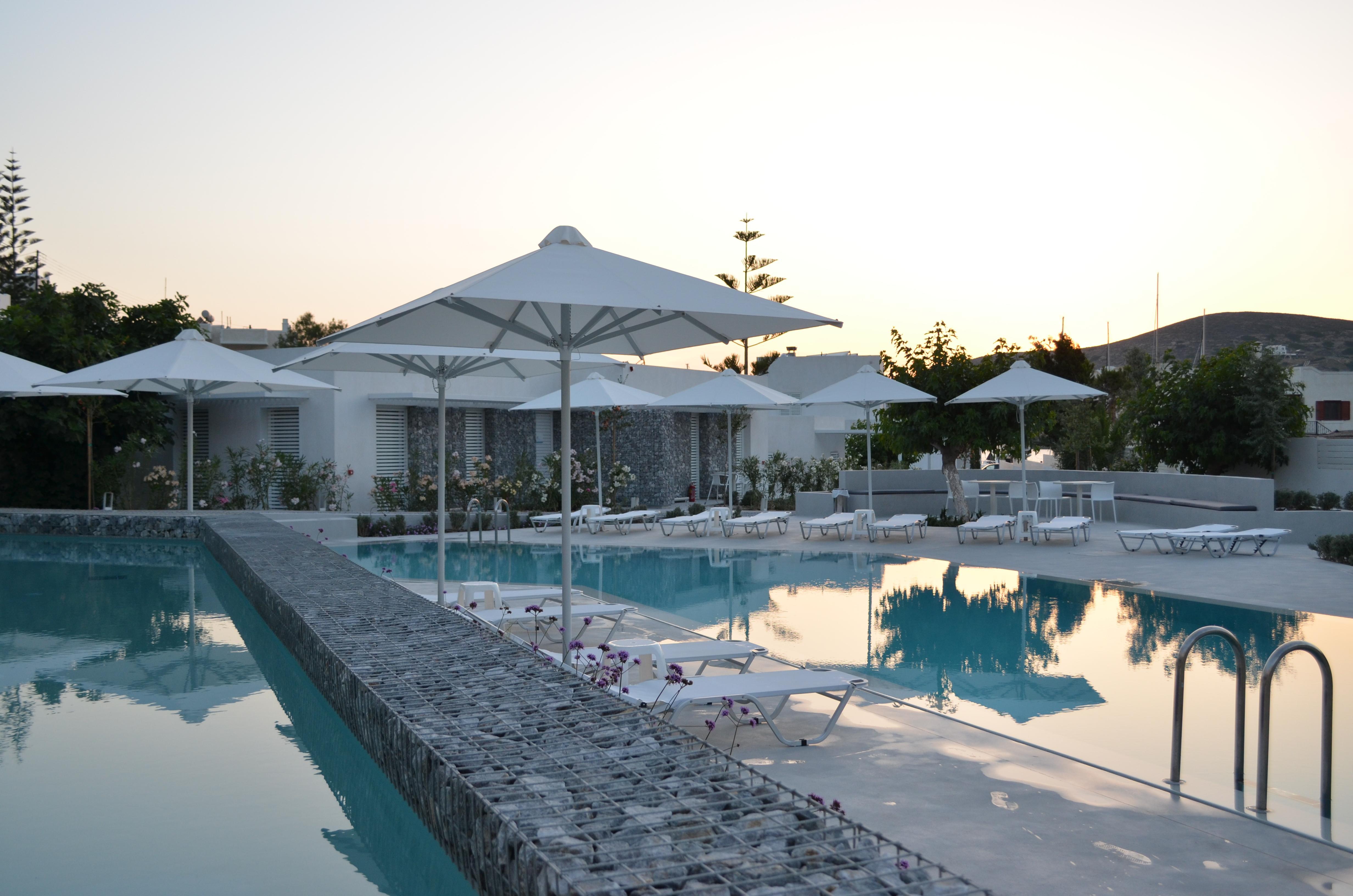 Relux Ios Hotel Екстериор снимка